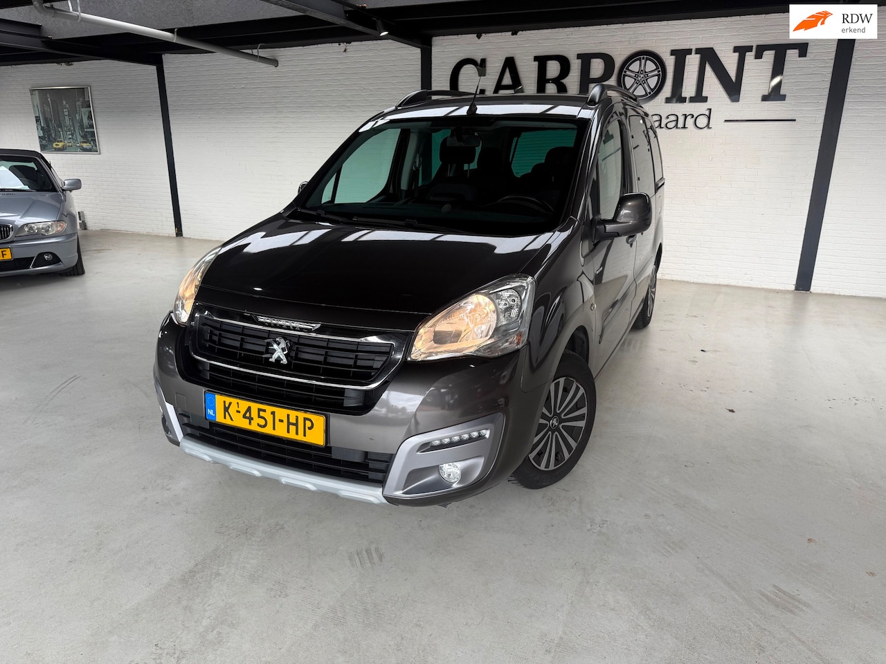 Peugeot Partner Tepee - 1.2 PureTech Allure 2018 Apk Mei 2027 Navi Cruise Airco Trekhaak Pdc NAP Deal O.H - AutoWereld.nl