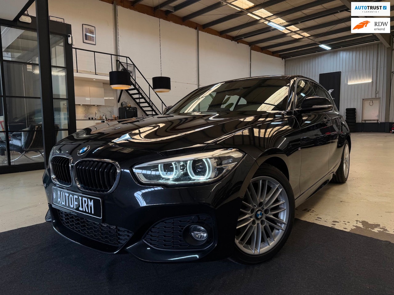 BMW 1-serie - 118i M Sport Edition Nette Auto Dealer Onderhouden Leder Bekleding Parkeersensoren Bluetoo - AutoWereld.nl