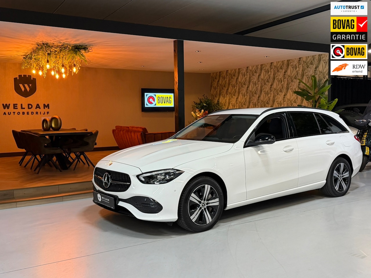 Mercedes-Benz C-klasse Estate - 300 e Avantgarde Garantie|1e Eigenaar|Dealeronderhouden|Night|Trekhaak|Camera|LED - AutoWereld.nl