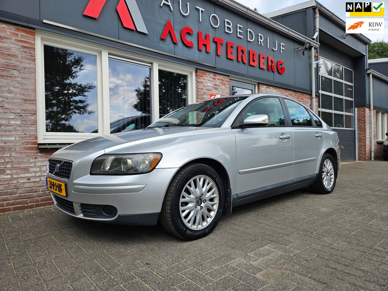 Volvo S40 - 1.8 Momentum Airco/Clima! Cruise Control! NAP! Inruilkoopje! - AutoWereld.nl