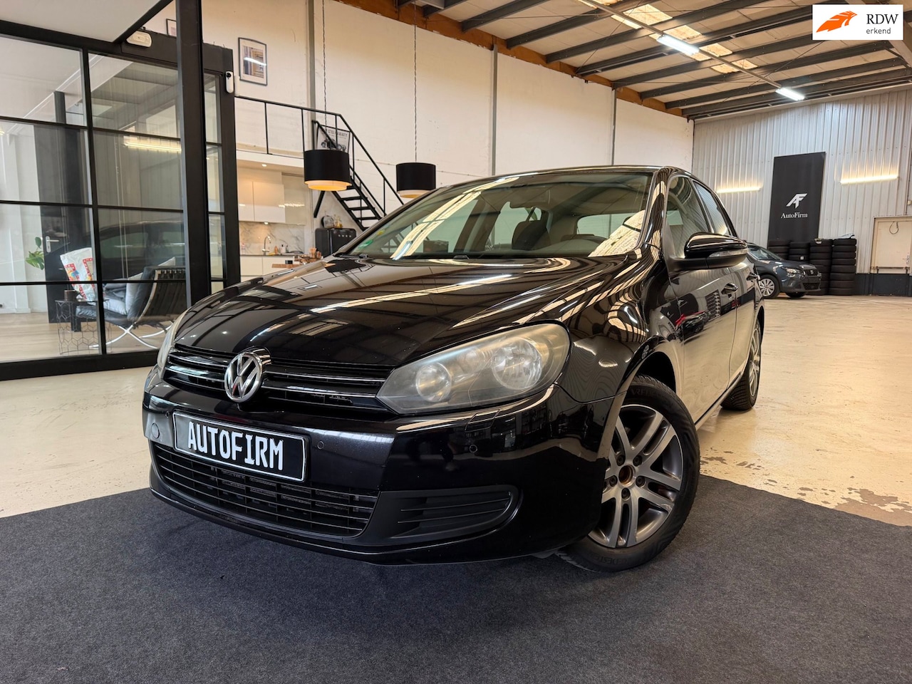 Volkswagen Golf - 1.4 TSI Highline Nette Auto Bluetooth Stoelverwarming Navigatie - AutoWereld.nl