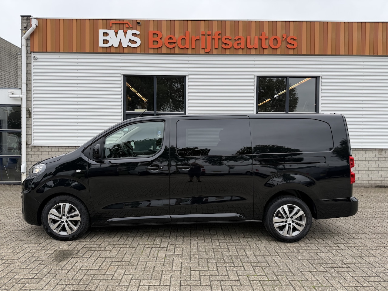 Peugeot Expert - 2.0 BlueHDI 177pk automaat S&S L3H1 DC 5 persoons / vaste prijs rijklaar € 27.950 ex btw / - AutoWereld.nl