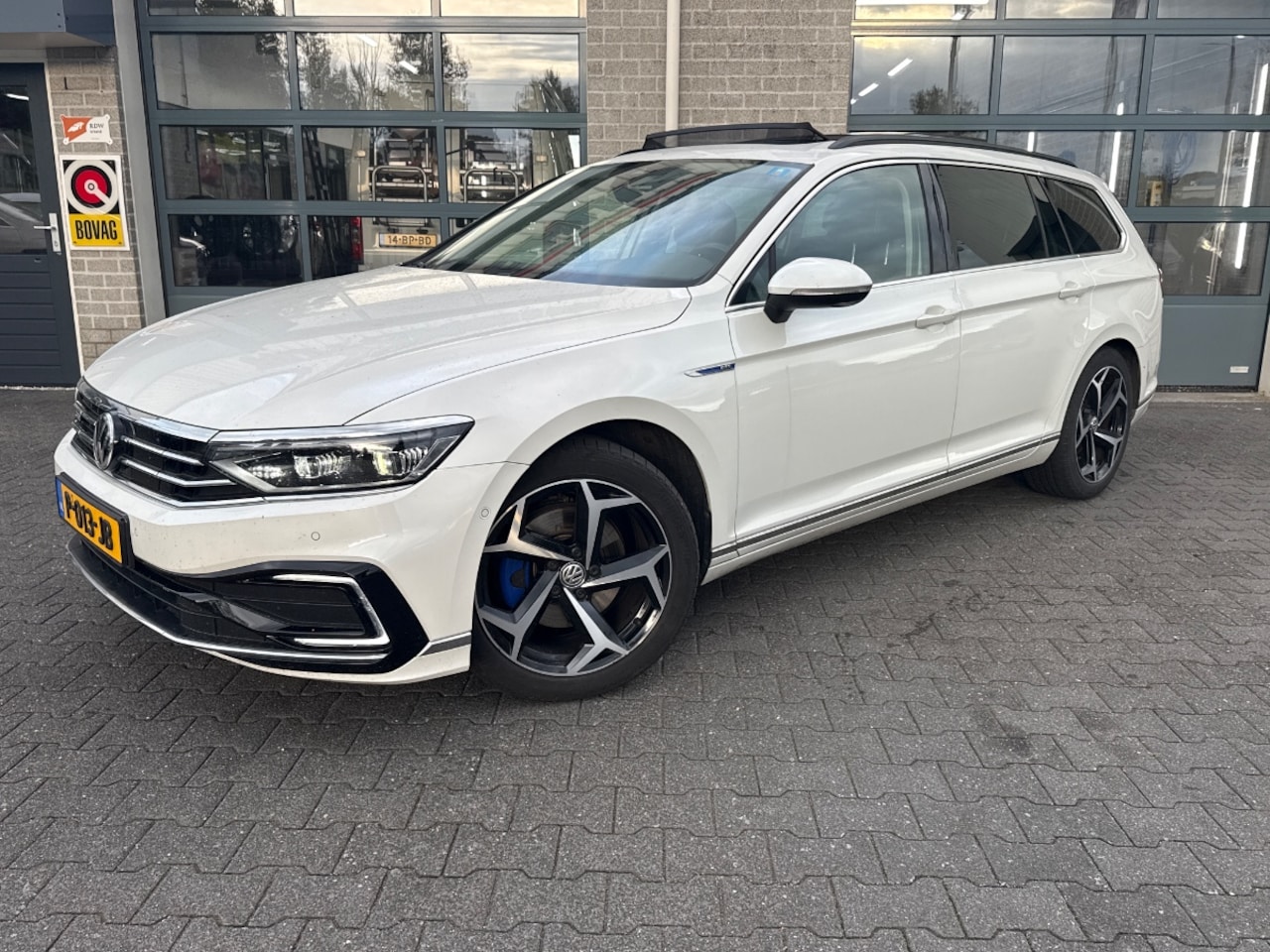 Volkswagen Passat Variant - 1.4 TSI PHEV GTE Business|TREKHAAK|LEER|SCHUIFDAK|SOH91%| - AutoWereld.nl