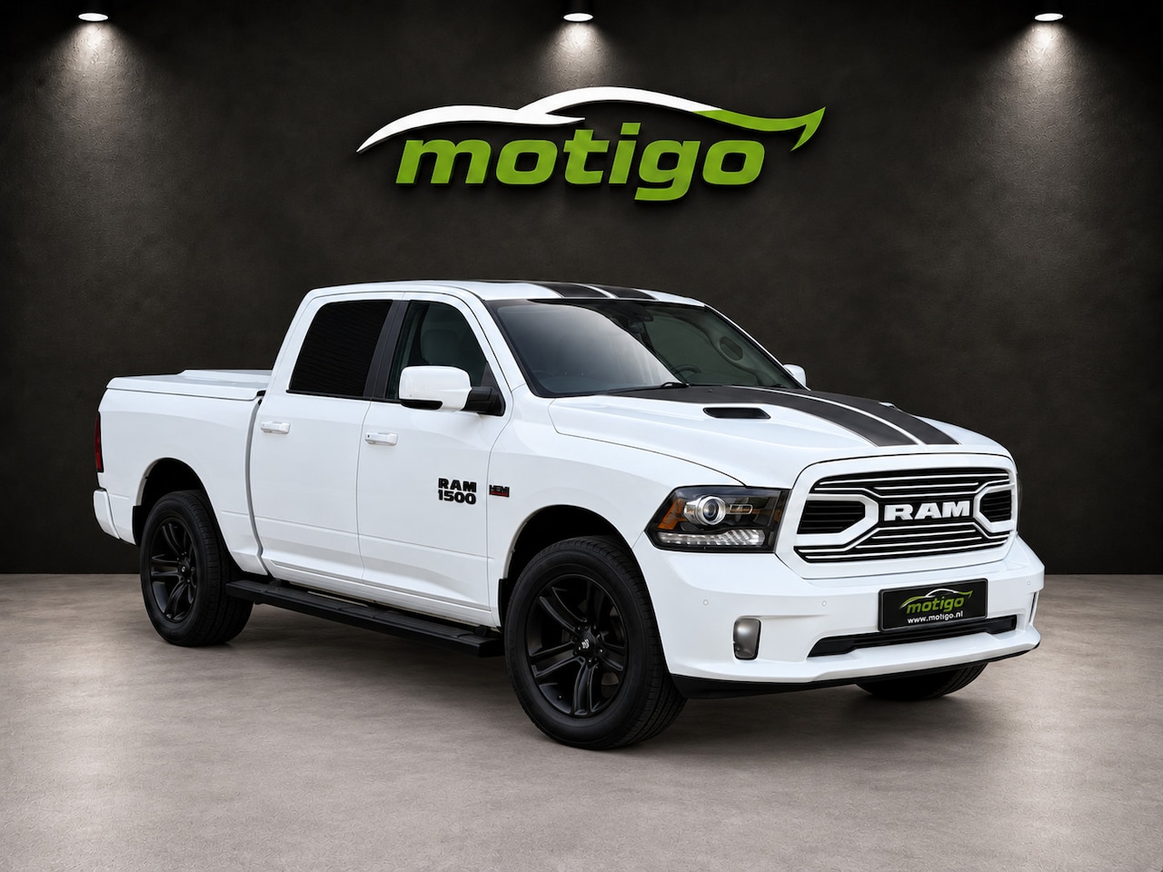 Dodge Ram 1500 - 4X4 5.7 V8 4x4 Quad Cab 6'4 Sport - AutoWereld.nl