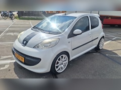 Peugeot 107 - 1.0-12V XR
