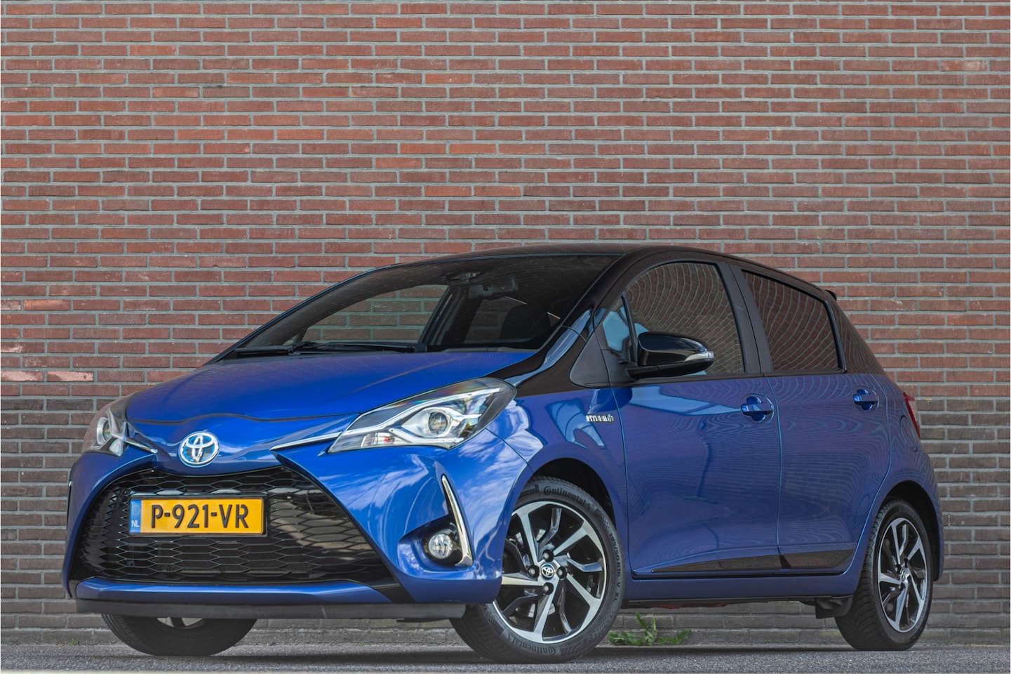 Toyota Yaris - 1.5 Hybrid Bi-Tone 1.5 Hybrid Bi-Tone, Carplay, Camera, LED, Lane Assist, Climate control, Cruise control. - AutoWereld.nl