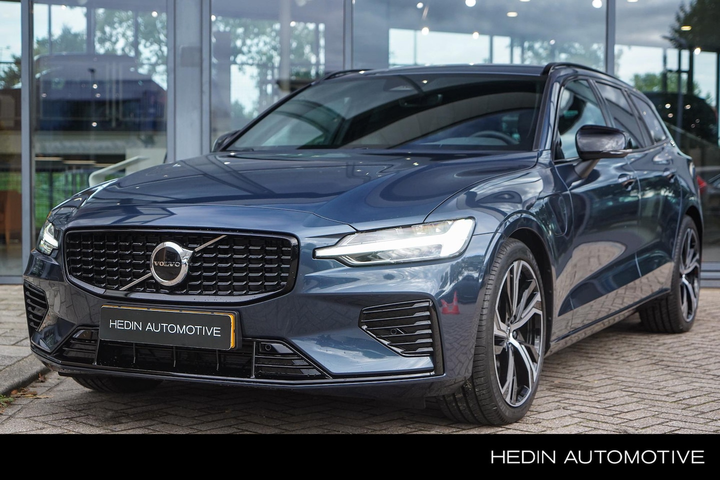 Volvo V60 - 2.0 T6 Plug-in hybrid AWD Plus Dark | Lederen bekleding | Elektrisch bedienbare stoelen | - AutoWereld.nl