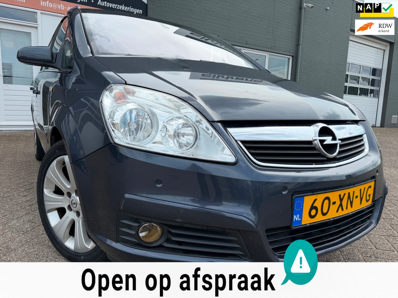 Opel Zafira - 2.2 Executive 7 pers. met trekhaak en navigatie en cruise controle en airco - AutoWereld.nl
