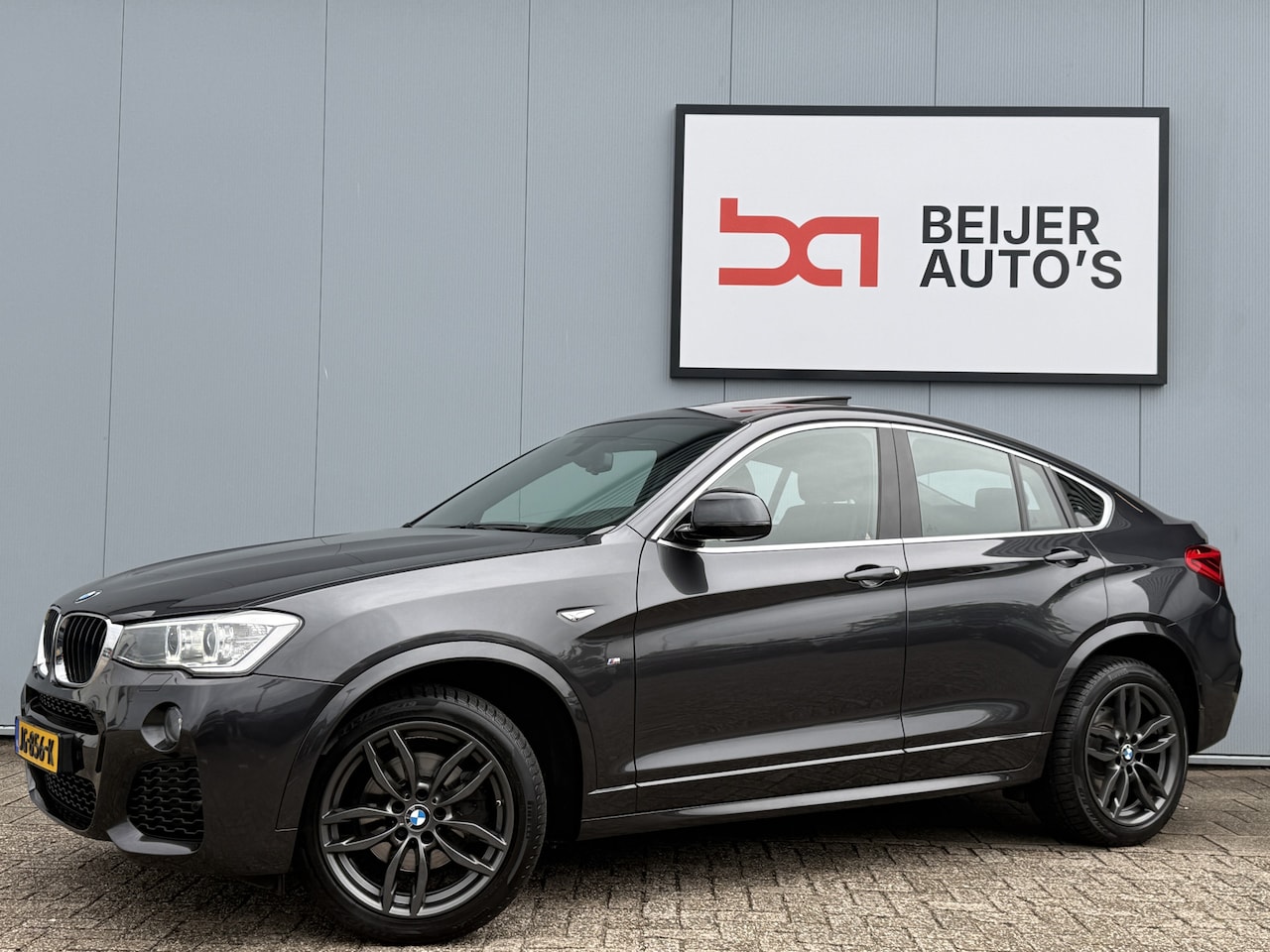 BMW X4 - xDrive20i High Executive Automaat M-Pakket/Schuifdak/Trekhaak. - AutoWereld.nl