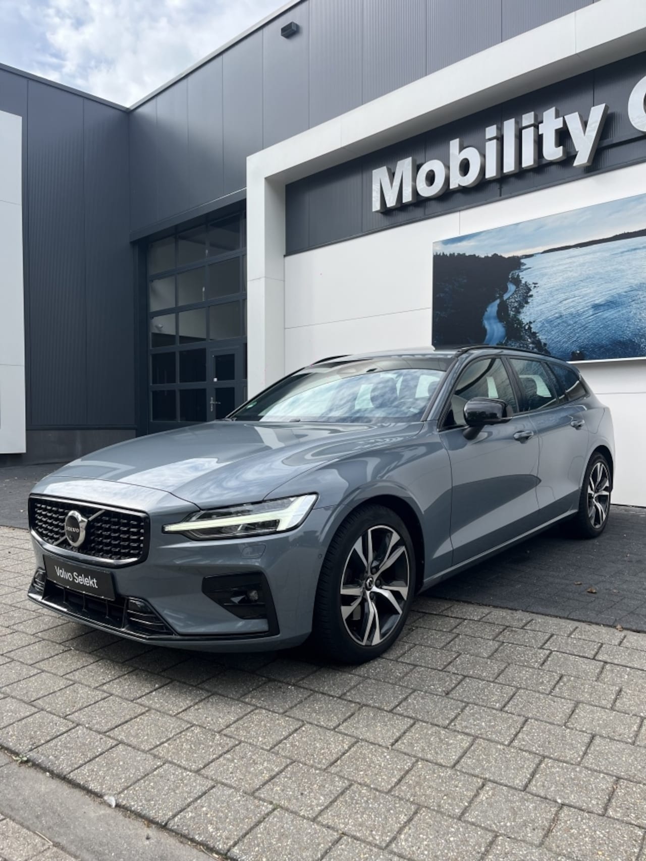 Volvo V60 - 2.0 B3 Plus Dark 2.0 B3 Plus Dark - AutoWereld.nl