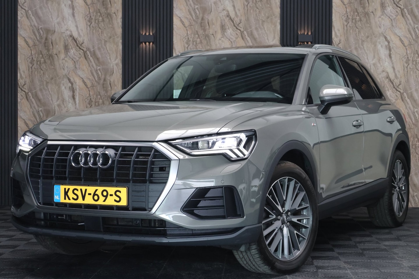 Audi Q3 - 35 TFSI S-line| Pano| B&O | Camera | Matrix - AutoWereld.nl