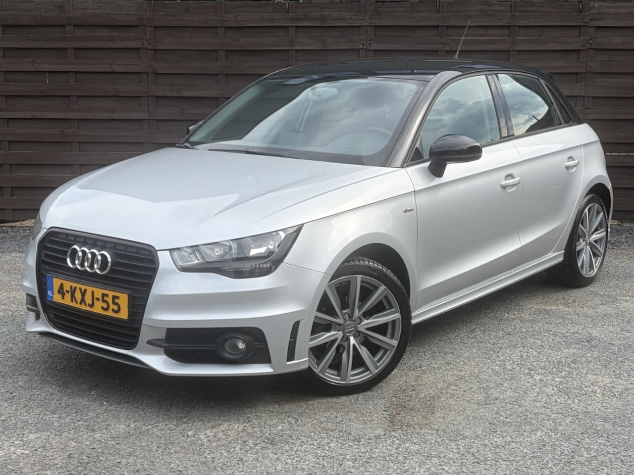 Audi A1 Sportback - 1.2 TFSI Admired / S-line / Navi / Airco / Cruise / NAP - AutoWereld.nl
