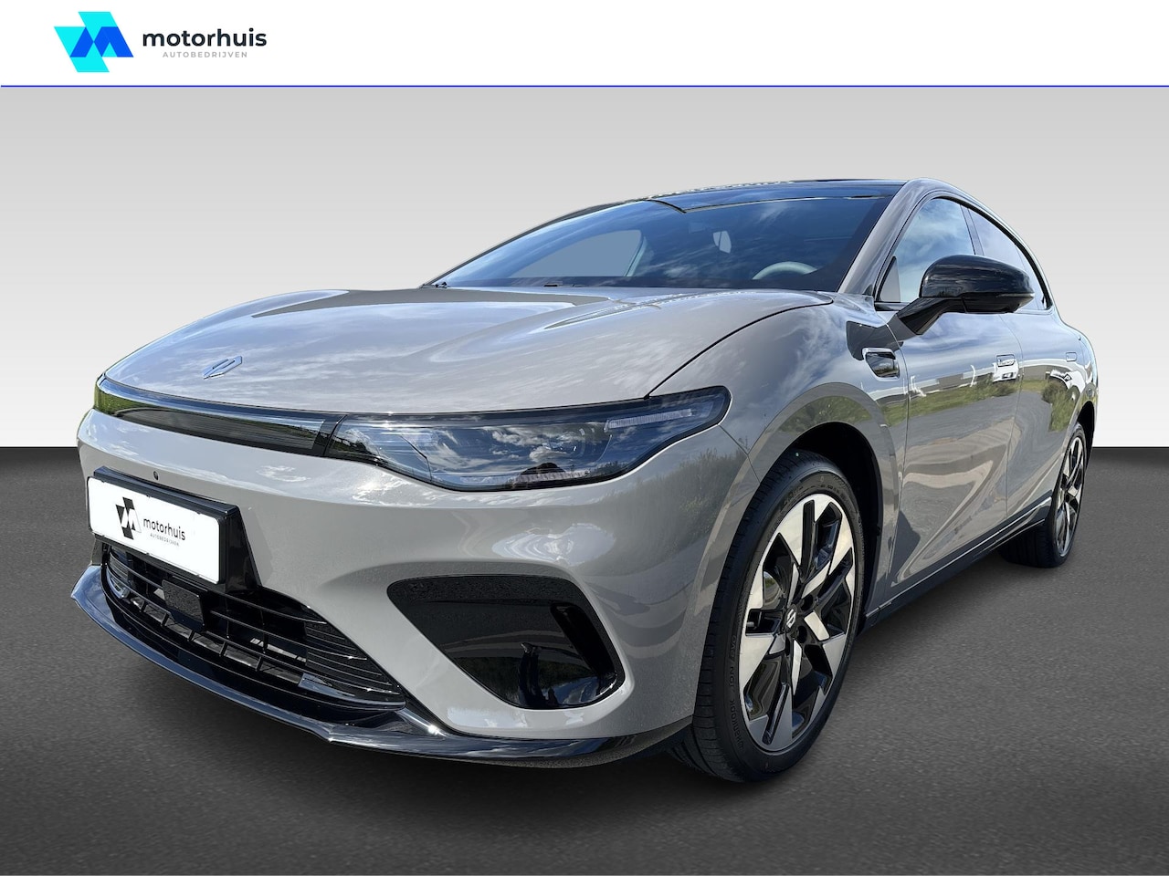 Leapmotor B05 - ProMax Design 67,1 kWh | 482km | Panoramadak | 360° camera | 168kW Snelladen | | Cruise co - AutoWereld.nl