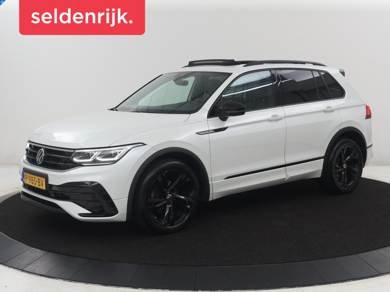 Volkswagen Tiguan - 1.5 TSI R-Line Business+ | R-line | Panoramadak | Trekhaak | Adaptive cruise | Head-up | 3 - AutoWereld.nl