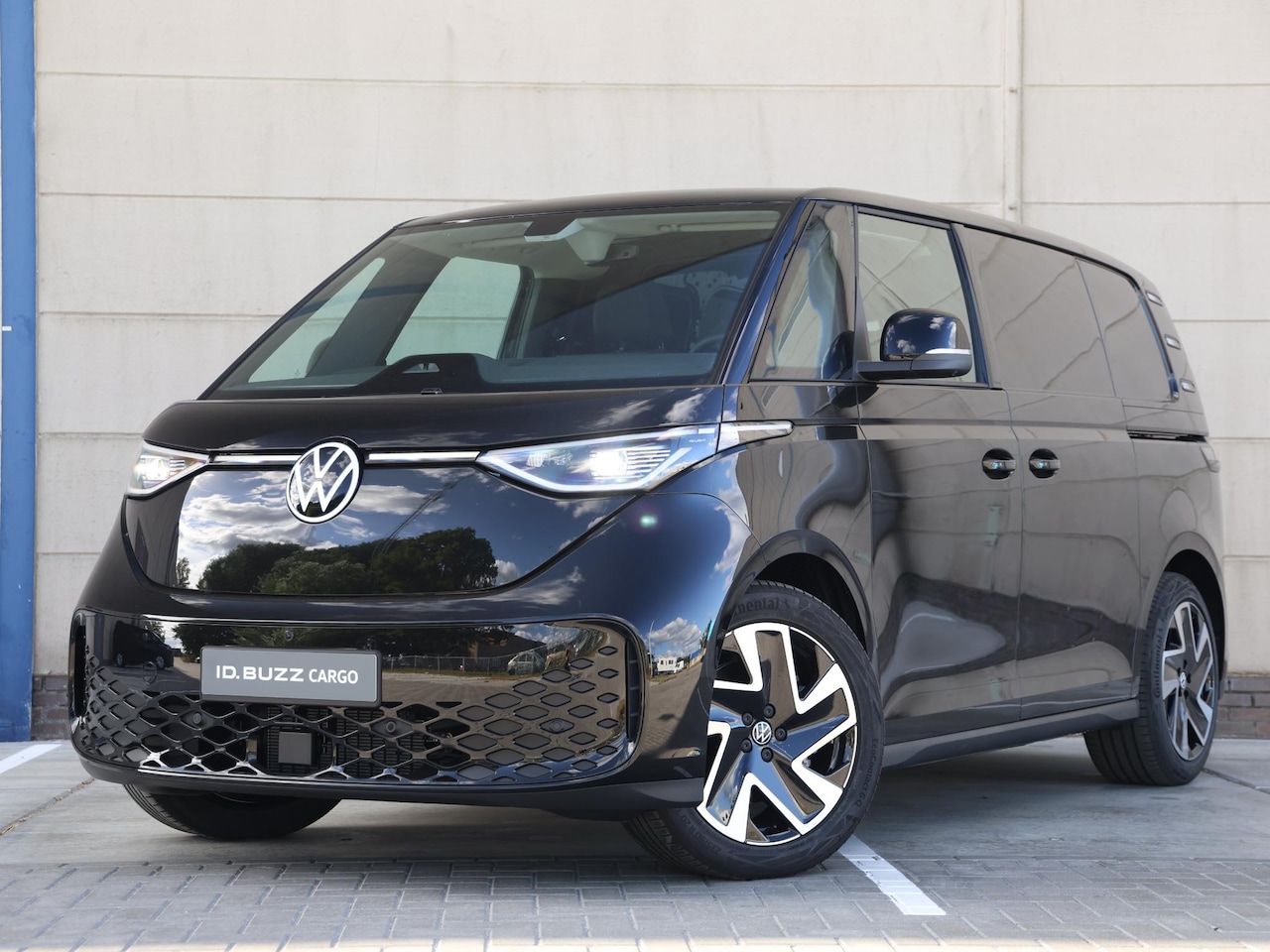 Volkswagen ID. Buzz Cargo - Bulli Limited Edition Elektromotor 250 kW (340 pk) | 4x4 | 360 camera | Navi | Elek. bedie - AutoWereld.nl