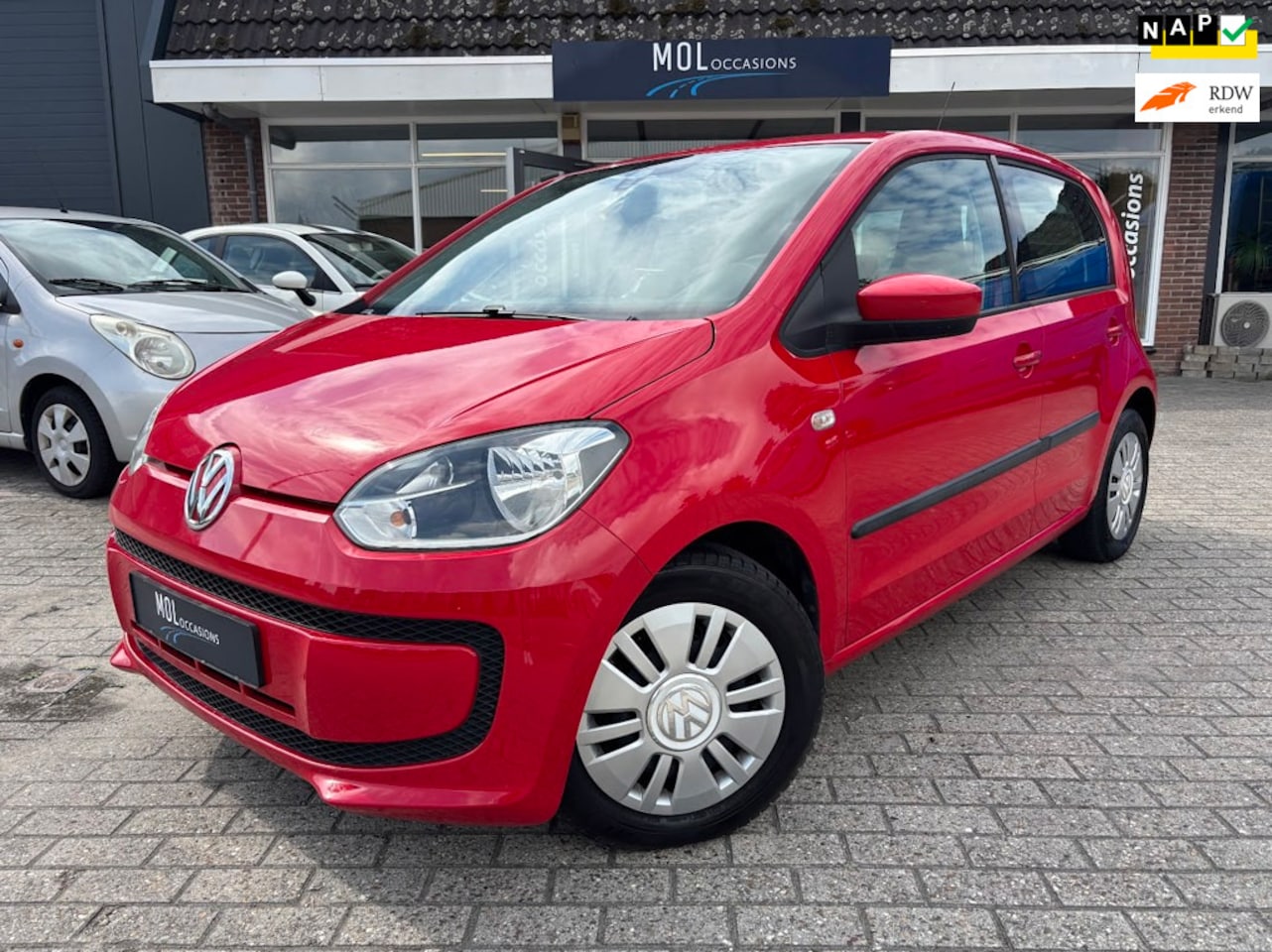 Volkswagen Up! - 1.0 BlueMotion |Cruise C| Parkeer Sens|Airco|Navi - AutoWereld.nl