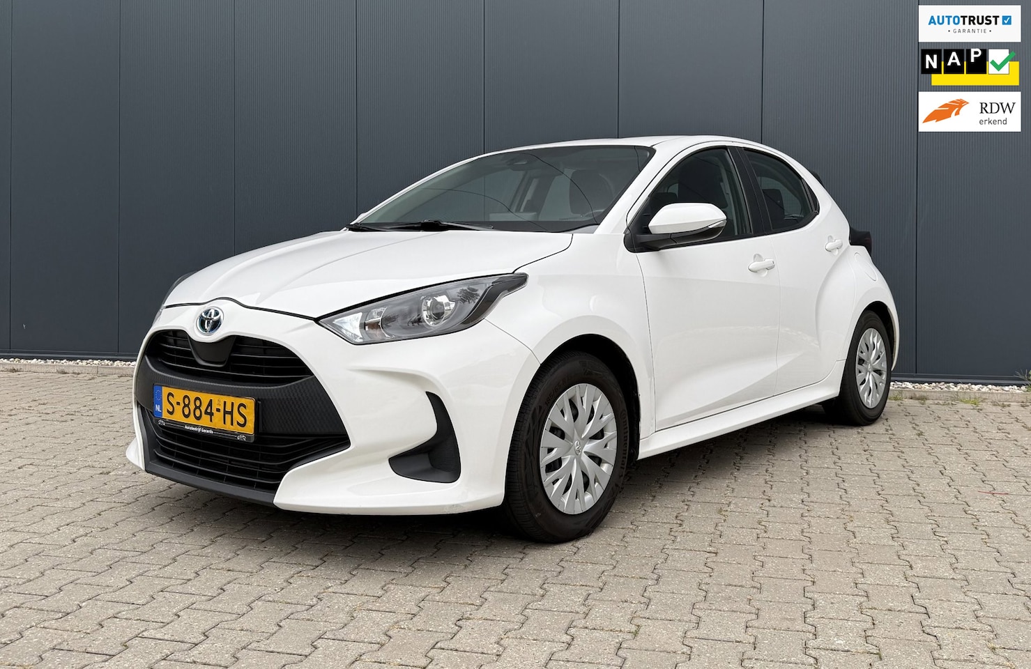 Toyota Yaris - 1.5 Hybrid Active Airco Cruise Automaat Camera NAP - AutoWereld.nl