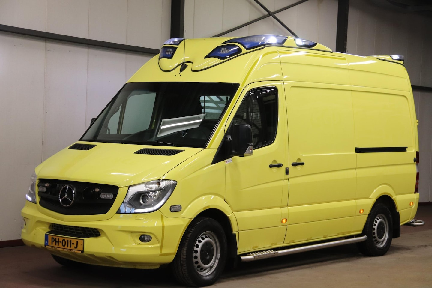 Mercedes-Benz Sprinter - 319 CDI 190PK L2H2 AMBULANCE AUTOMAAT Mercedes-benz Sprinter 319 CDI L2H2 AMBULANCE AUTOMA - AutoWereld.nl