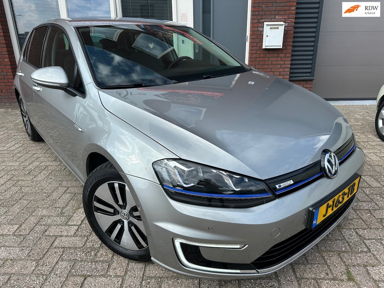 Volkswagen e-Golf - E-Golf / Navi / Camera / Stoelverw / Park assist / Clima / Cruise / LED - AutoWereld.nl