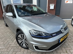 Volkswagen e-Golf - E-Golf / Navi / Camera / Stoelverw / Park assist / Clima / Cruise / LED