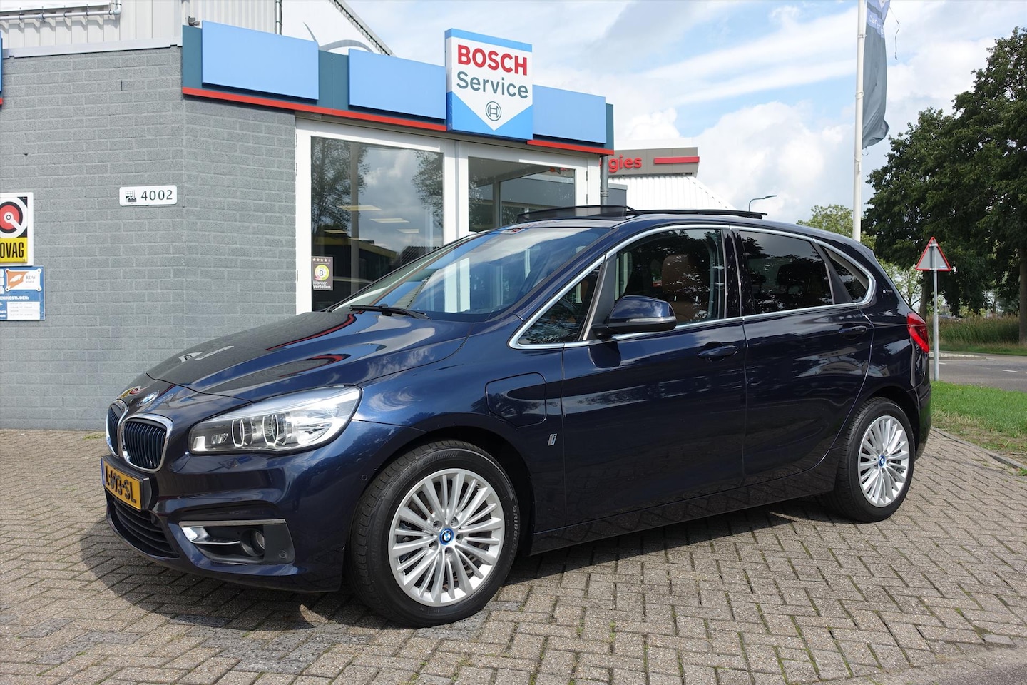 BMW 2-serie Active Tourer - (f45) 225xe 224pk Aut Centennial High Executive | PANO | LEDER | ELEKTR STOELEN - AutoWereld.nl