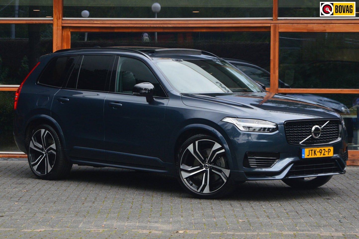 Volvo XC90 - T8 Hybrid AWD Plus Dark | Luchtvering | 360° Camera | Head-Up | Panoramadak | Harman/Kardo - AutoWereld.nl