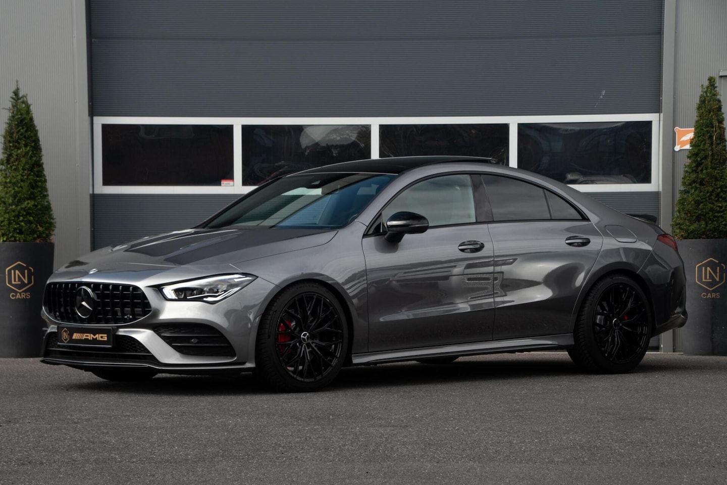Mercedes-Benz CLA-Klasse - 200 AMG Coupe|DAB|PANO|Sfeerverlichting - AutoWereld.nl