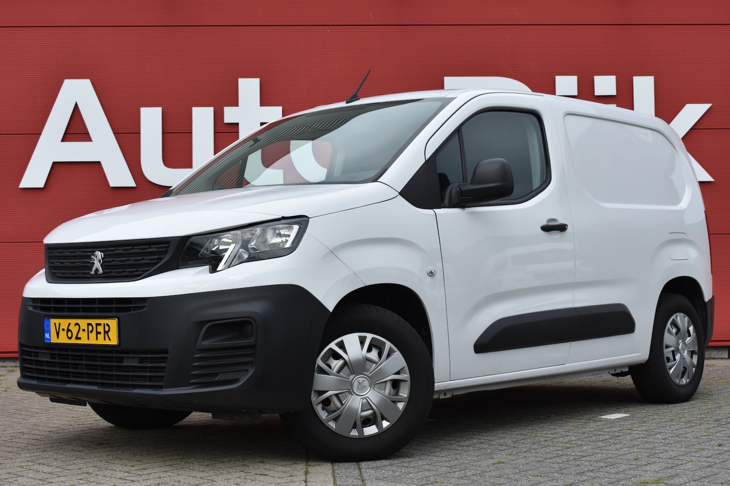 Peugeot e-Partner - Pro 50 kWh Airco | Cruise | Bluetooth | Radio | Elek. Ramen - AutoWereld.nl