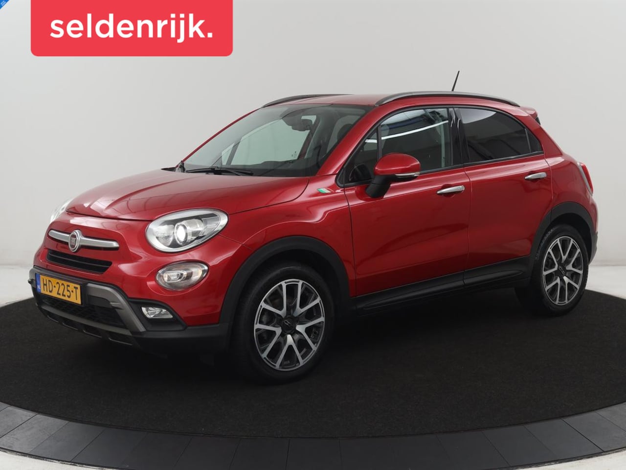 Fiat 500 X - 1.4 Turbo MultiAir Lounge | Leder | Trekhaak | Bluetooth | Climate control | Full LED | Cr - AutoWereld.nl