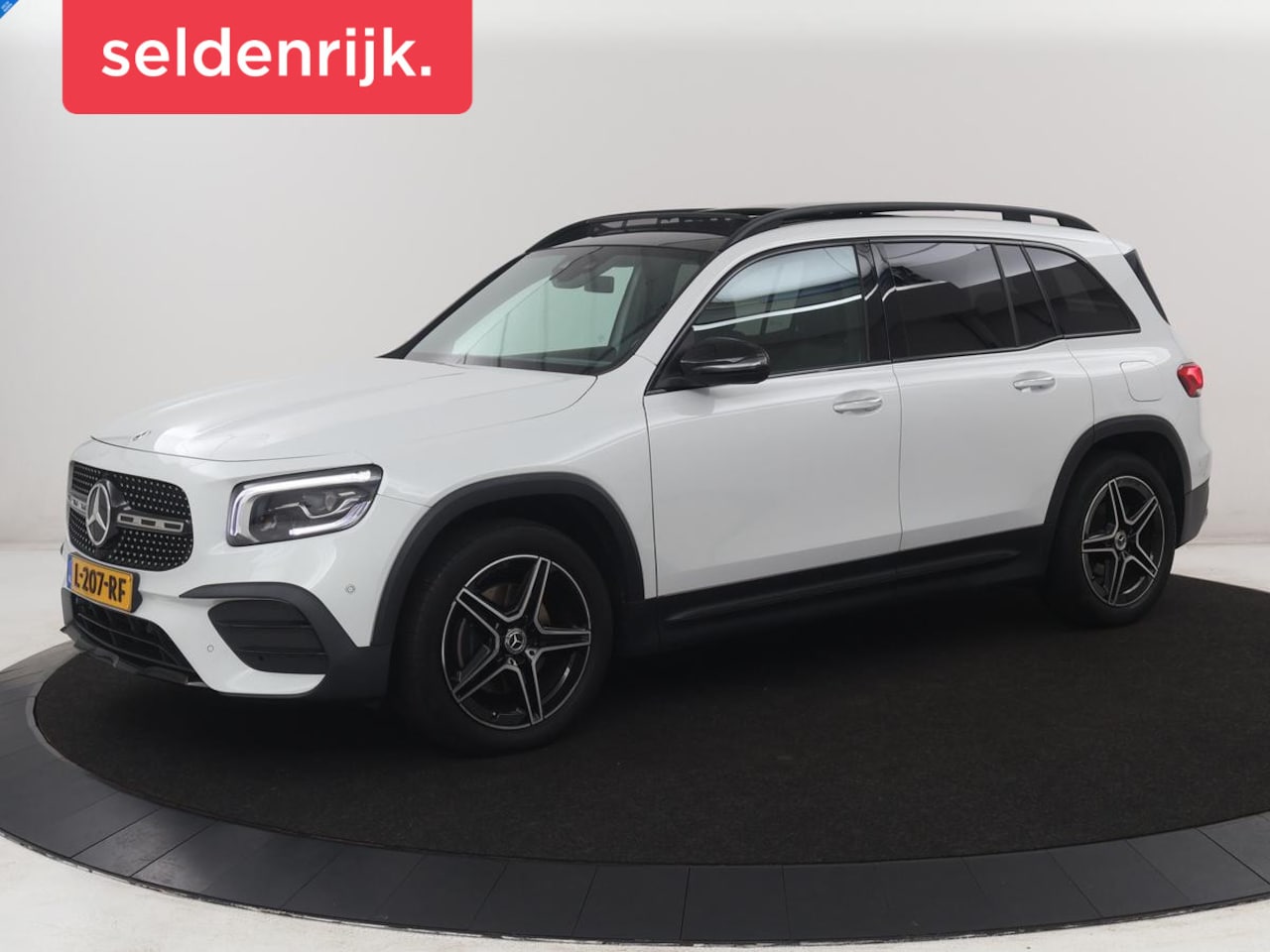 Mercedes-Benz GLB - 200 Business Solution AMG | Panoramadak | Memory | Leder/alcantara | Trekhaak | Cruise con - AutoWereld.nl
