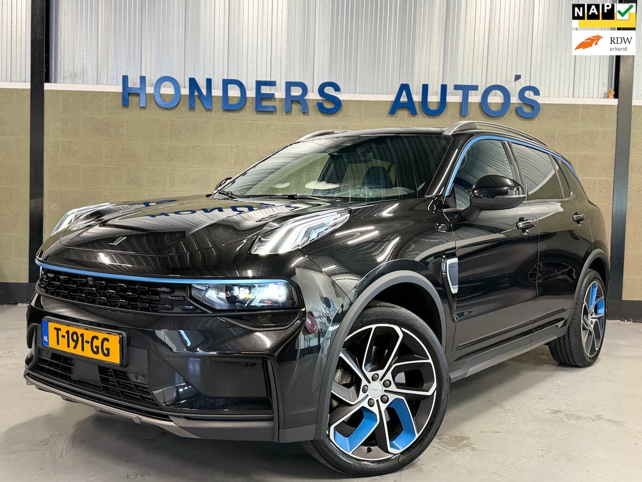 Lynk & Co 01 - 1.5 | PANO | ZWARTE HEMEL | 360 CAM | NAP | INFINITY | CARPLAY | LED | BLIS | ADAPT.CRUISE - AutoWereld.nl