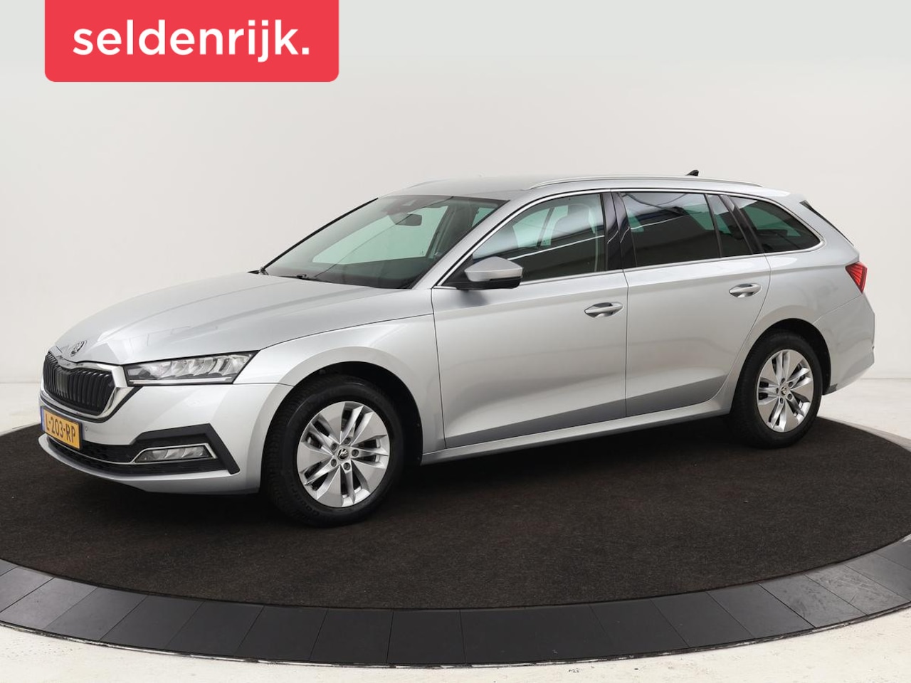 Skoda Octavia - 1.0 TSI Business Edition | Carplay | Sfeerverlichting | Full LED | Navigatie | Parkeerhulp - AutoWereld.nl