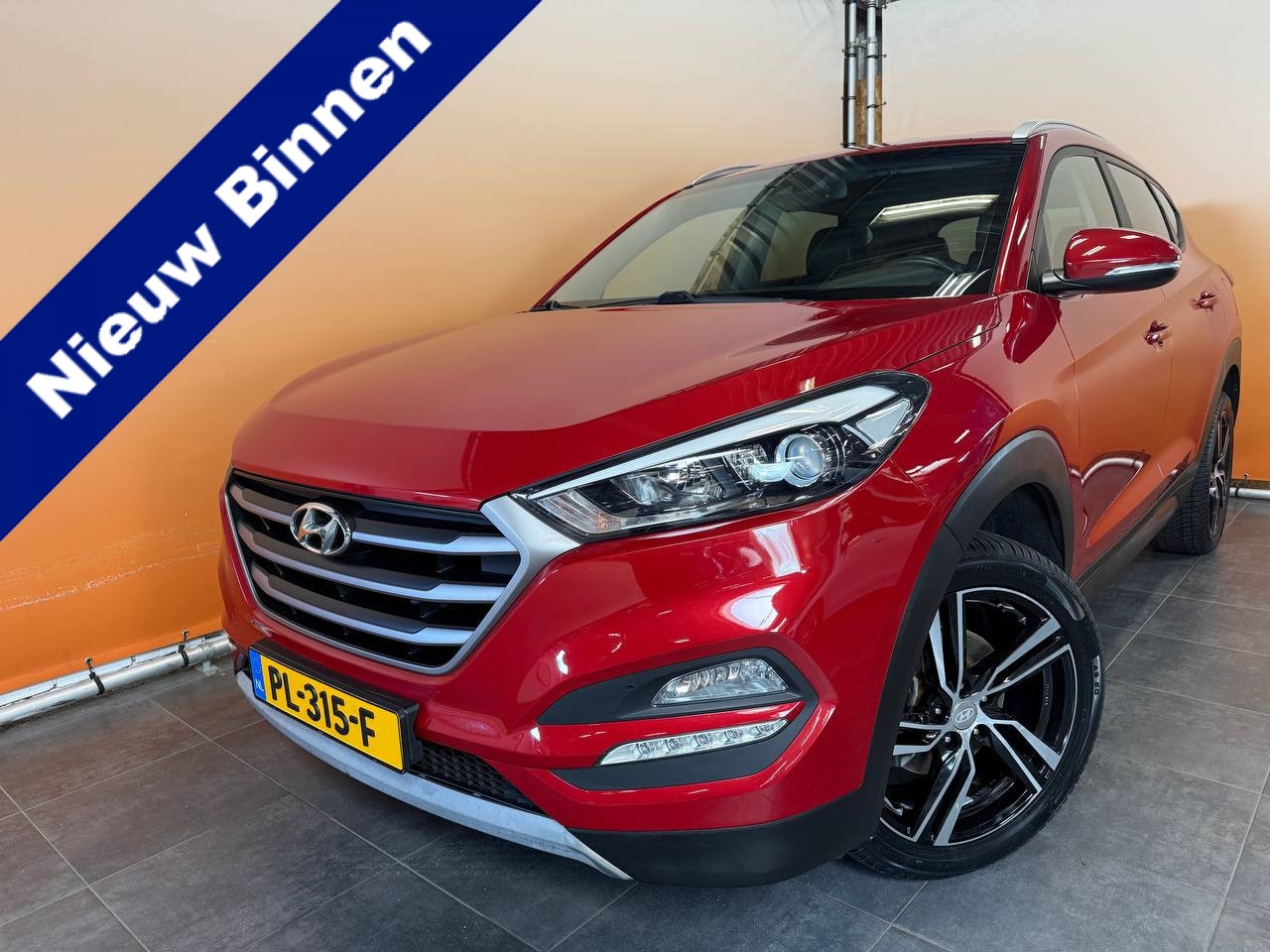 Hyundai Tucson - 1.6 GDi Anniversary Edition leer | navi | trekhaak | cruise control camera | 4x all season - AutoWereld.nl