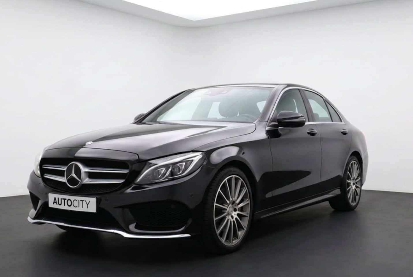 Mercedes-Benz C-klasse - 180 Ambition AMG Pano | Leder | Multibeam-LED | 19" LM | Stoelverwarming - AutoWereld.nl