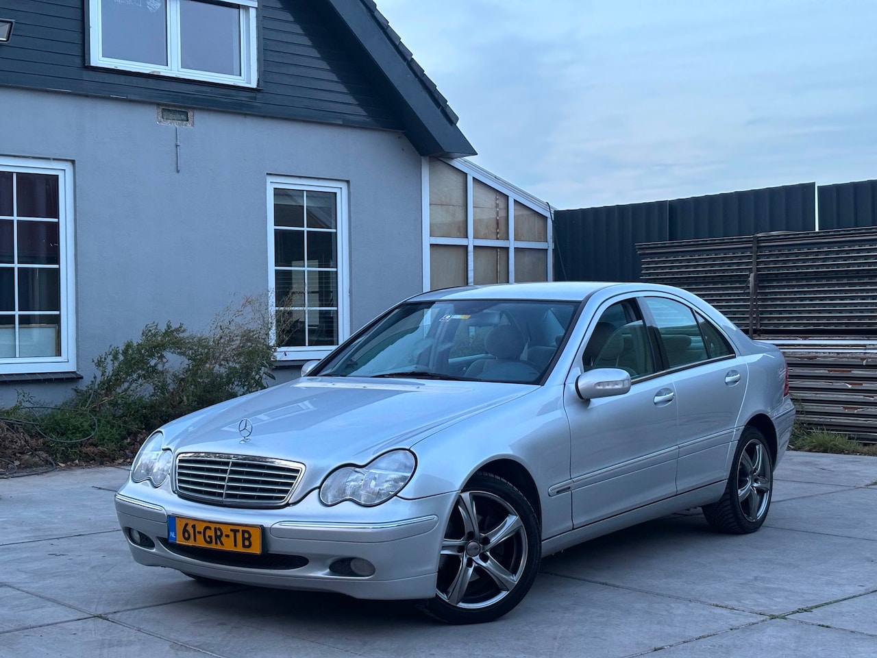 Mercedes-Benz C-klasse - 180 Elegance | Nieuwe APK | Automaat | Volledig onderhouden | El. Ramen | Trekhaak | Prach - AutoWereld.nl
