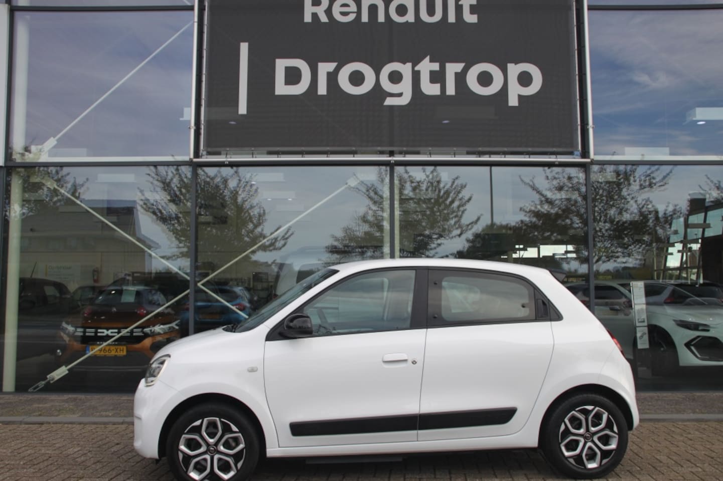 Renault Twingo - 82PK-COLLECTION-32DKM-AIRCO-CRUISE-TOUCHSCREEN-BLUETH- - AutoWereld.nl