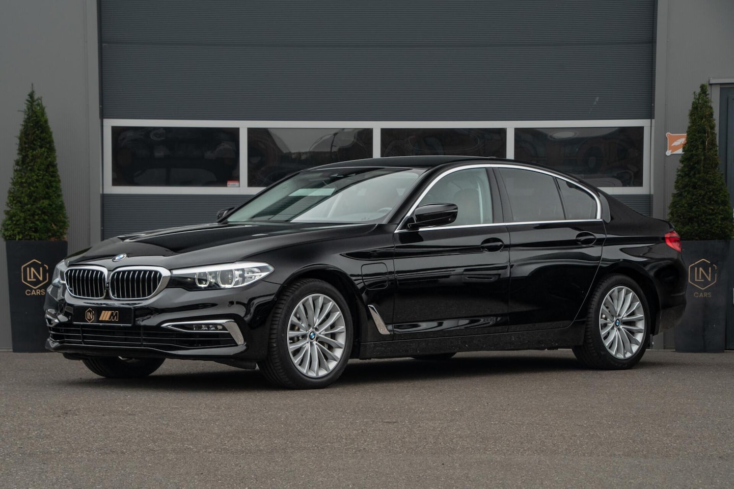 BMW 5-serie - 530e iPerformance eDrive Luxury line | Camera - AutoWereld.nl