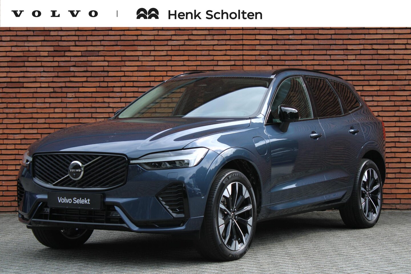 Volvo XC60 - T6 Plug-in hybrid AWD Ultra Dark | Luchtvering | Panoramadak | Trekhaak | Verwarmbare voor - AutoWereld.nl