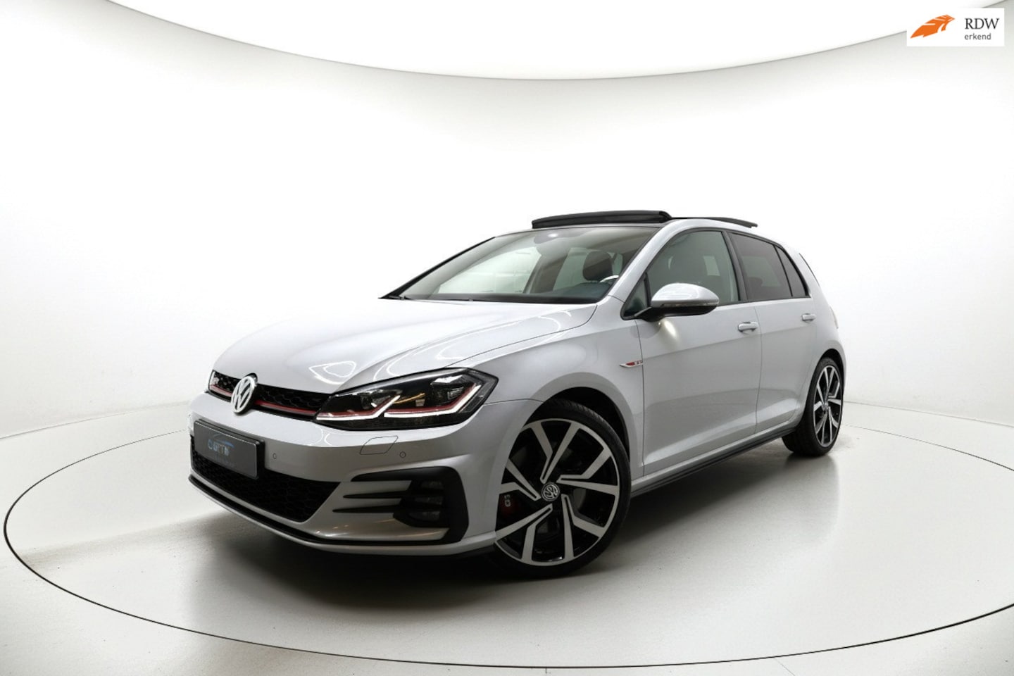 Volkswagen Golf - 2.0 TSI GTI Performance PANO VIRTUAL ACC - AutoWereld.nl