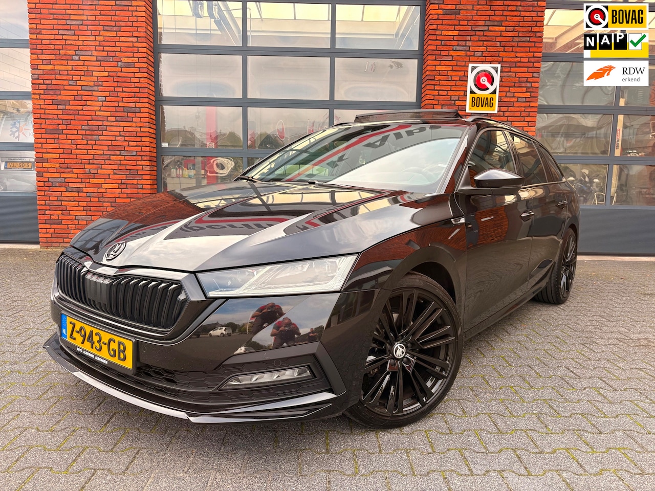 Skoda Octavia Combi - 1.5 e-TSI Sportline Bns| Schuifdak | Trekhaak | Headup display | Keyless - AutoWereld.nl