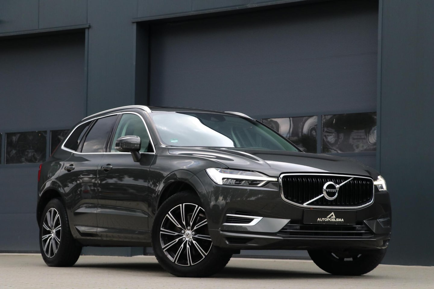 Volvo XC60 - 2.0 T8 Twin Engine AWD Inscription Leder Panodak Trekhaak AppleCarplay Camera Stoelverw Bl - AutoWereld.nl