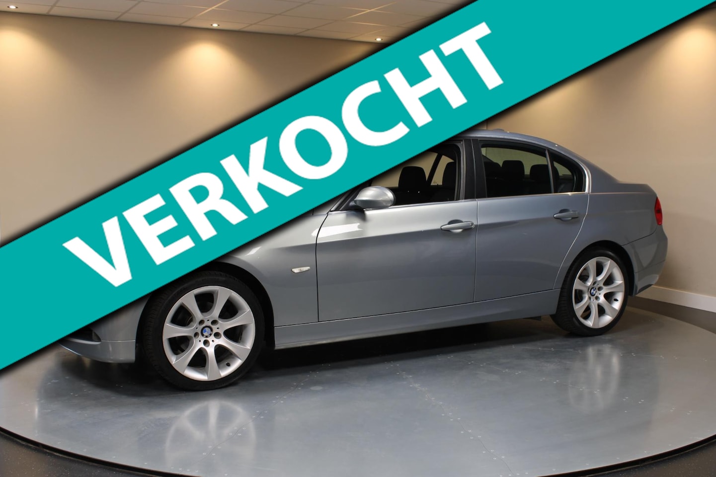 BMW 3-serie - 318i Business *Automaat* Distr.ketting Nieuw|Cruise|Navi|PDC - AutoWereld.nl