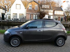 Lancia Y(psilon) - Ypsilon 0.9 Platinum 86pk Automaat Clima Leder Schuifdak 145.000km