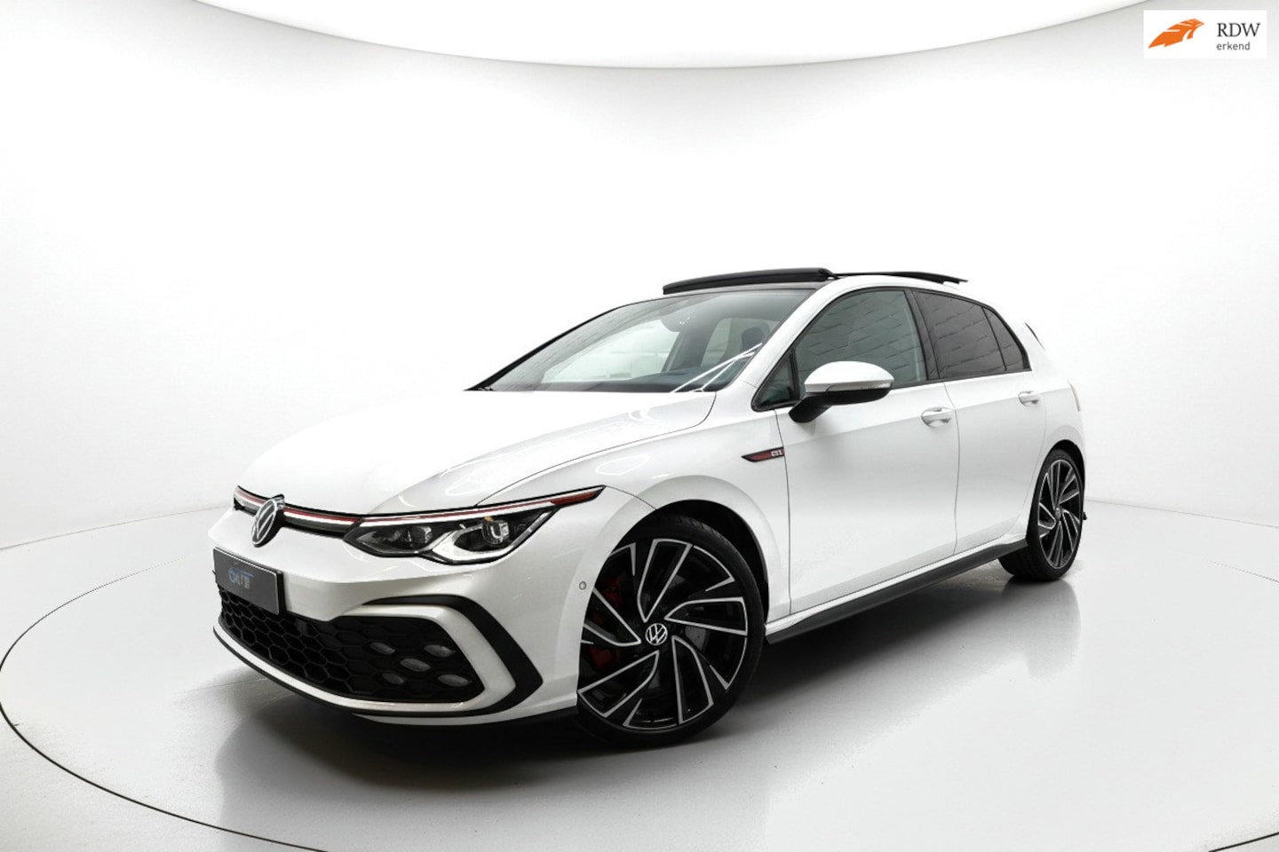 Volkswagen Golf - 2.0 TSI GTI PANO VIRTUAL IQ SFEER HEAP UP H&K - AutoWereld.nl