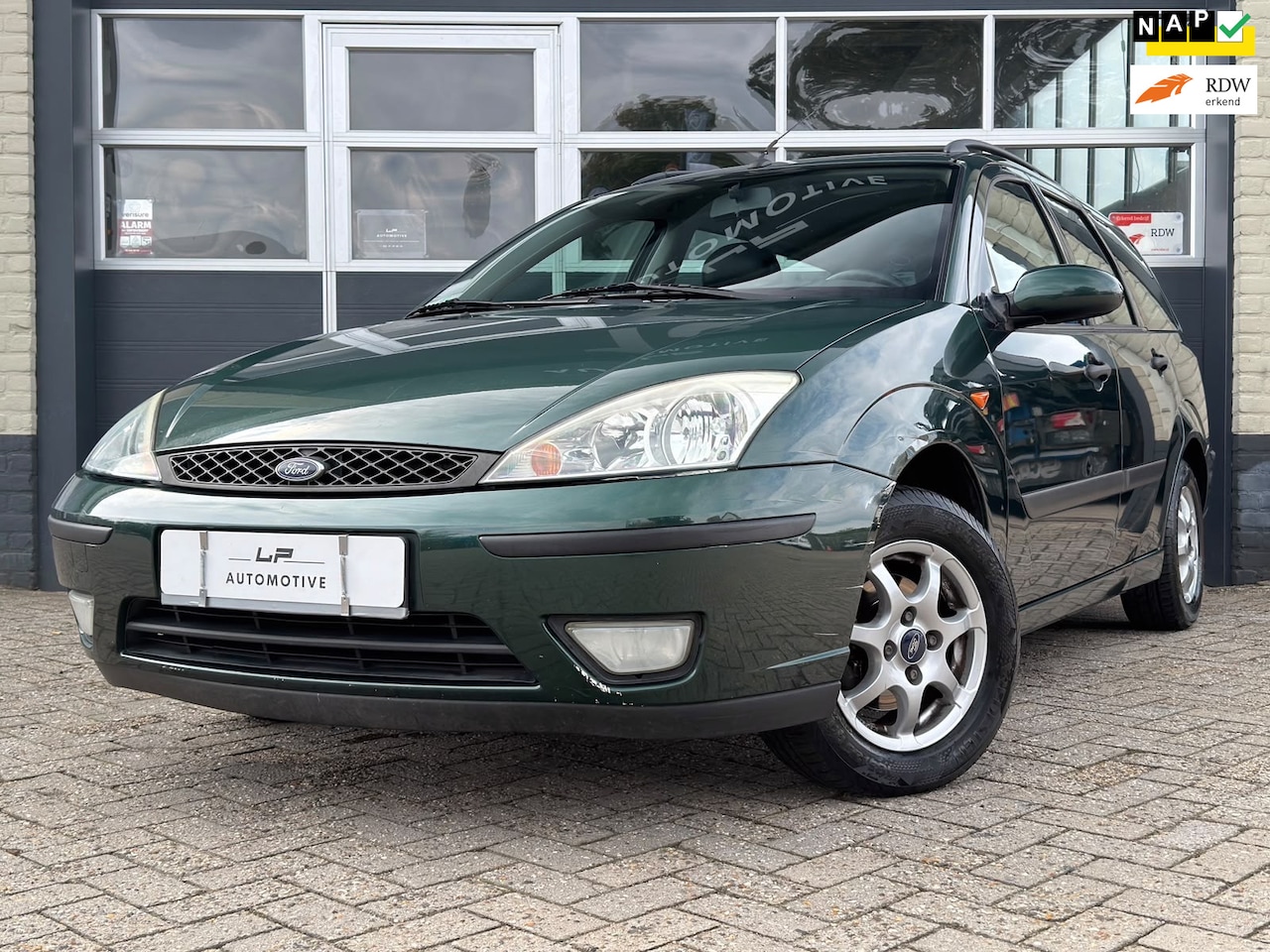 Ford Focus Wagon - 1.6-16V Futura / NL-auto / Leder / Trekhaak - AutoWereld.nl