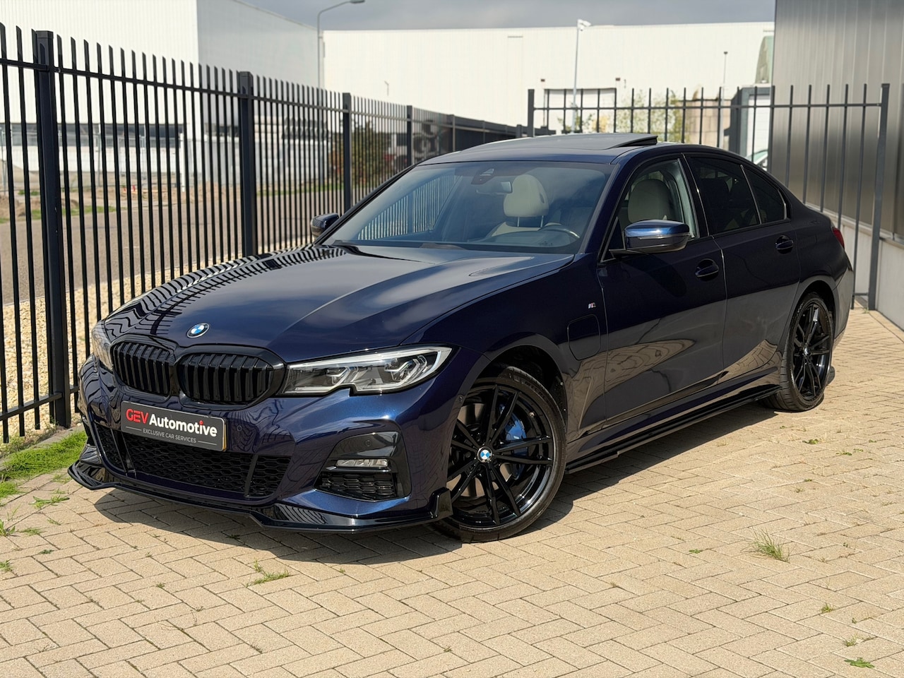 BMW 3-serie - 330e M-Sport eDrive Edition Laser Schuifdak H&K - AutoWereld.nl