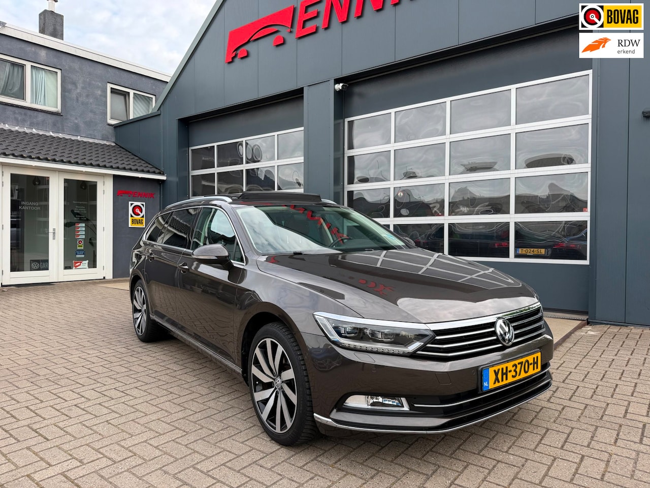 Volkswagen Passat Variant - 1.4 TSI ACT Highline Business R / Pano / Massage / Camera / Sportleder / Trekhaak / Zeer m - AutoWereld.nl