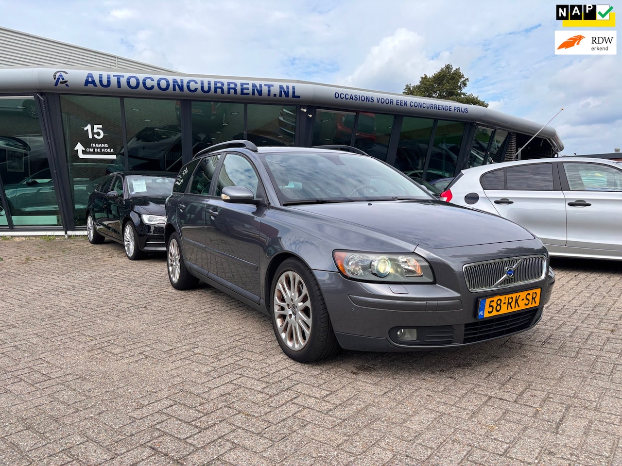 Volvo V50 - 2.4i Summum 2.4i Summum, Nwe distributie, leder, memory, Inruil mogelijk. - AutoWereld.nl