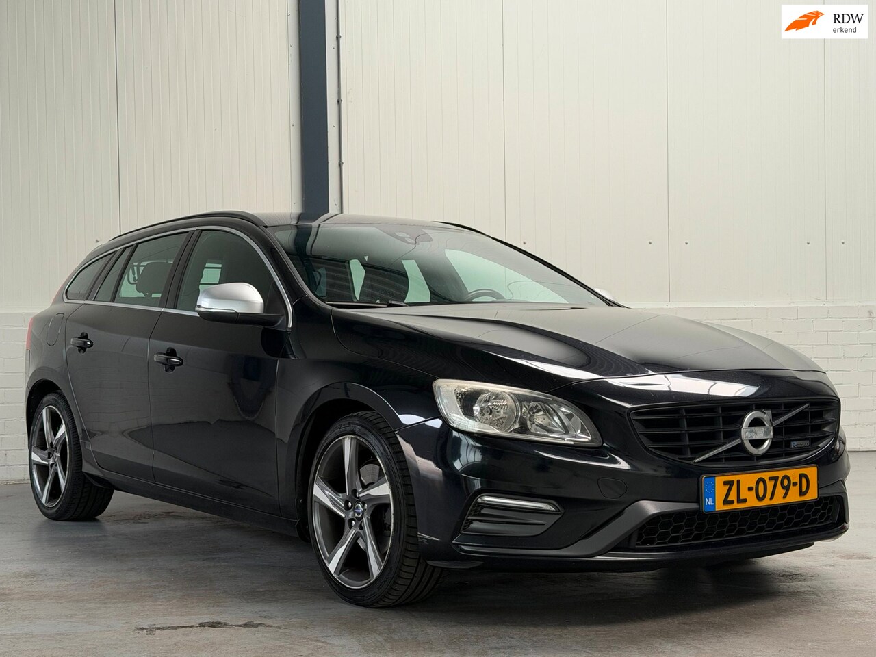 Volvo V60 - 1.6 D2 R-Design 1.6 D2 R-Design - AutoWereld.nl