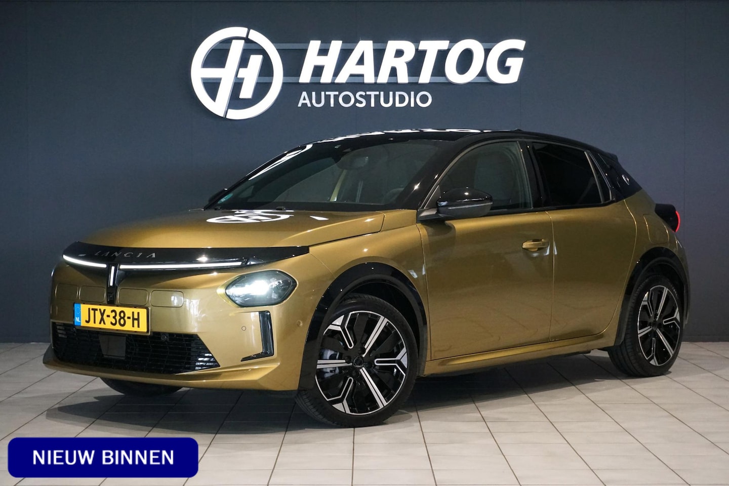 Lancia Y(psilon) - Ypsilon Edizione Limitata 51 kWh + 360° CAMERA / DODEHOEK / BEKLEDING FLUWEEL / SFEERVERLI - AutoWereld.nl